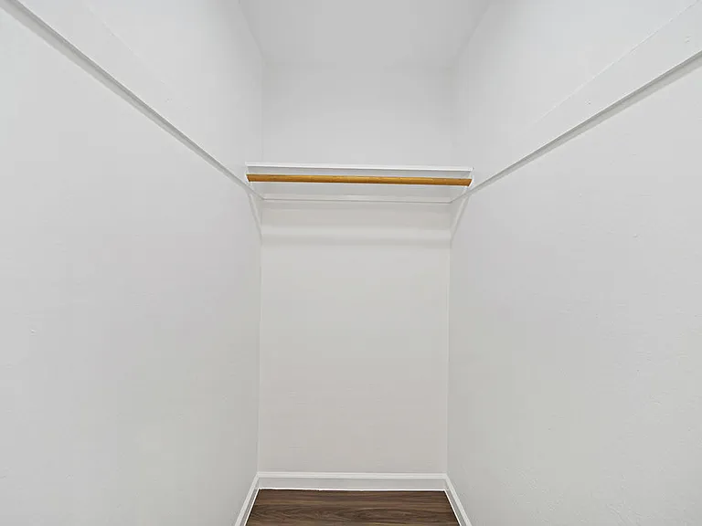 The Edgeworth Apartments — Photo 17