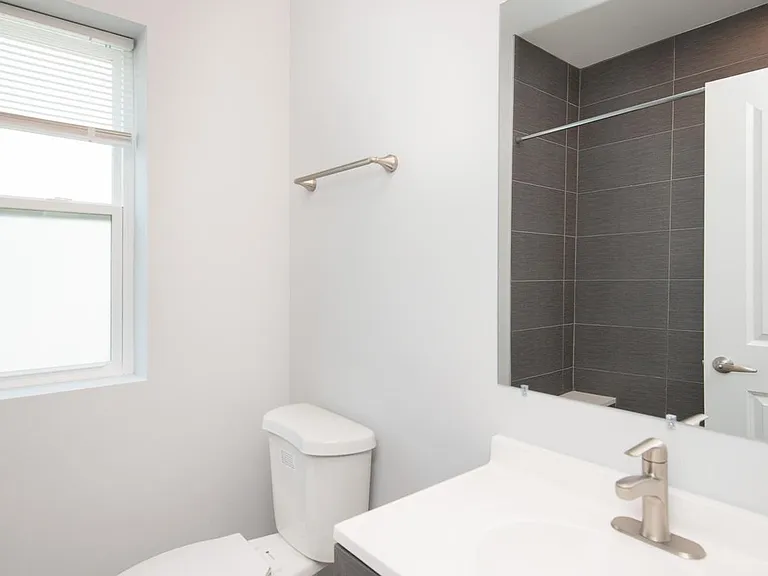 1813 W Cermak Rd #3 — Photo 15