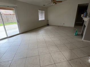 1204 N Mark Dr, Dinuba, CA 93618