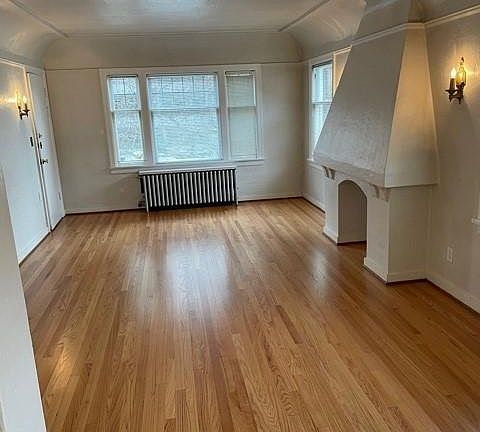 2nd image of 608 Belmont Ave E #5