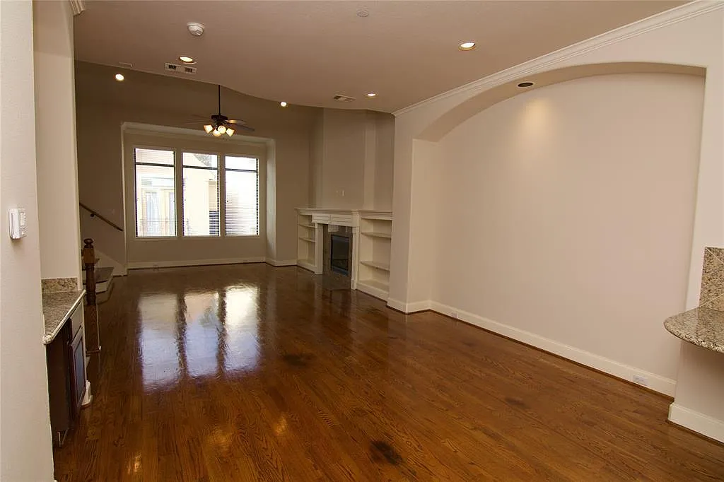6353 Richmond Ave — Photo 3