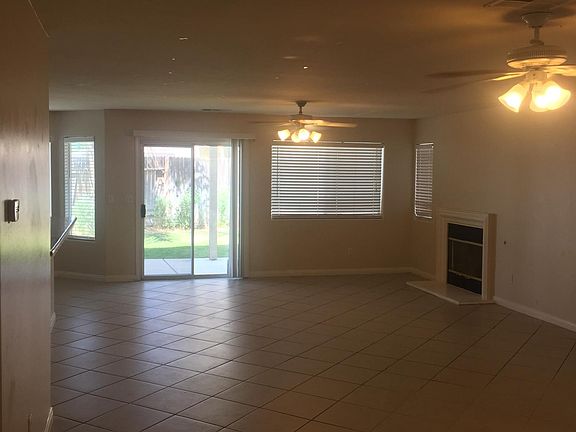 Great family room with fireplace