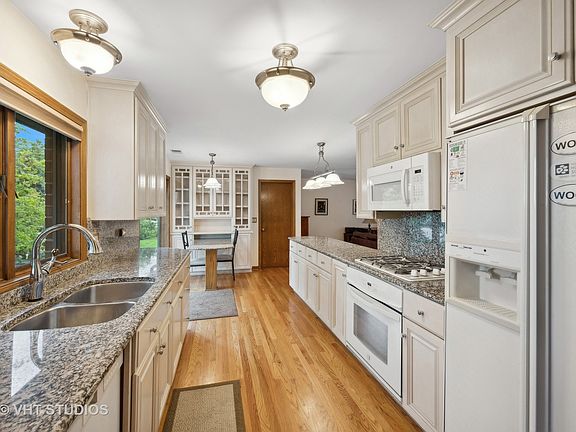 3rd image of 42 Kings Ct #E2