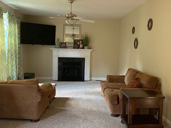 2nd image of 4054 Farmington Dr