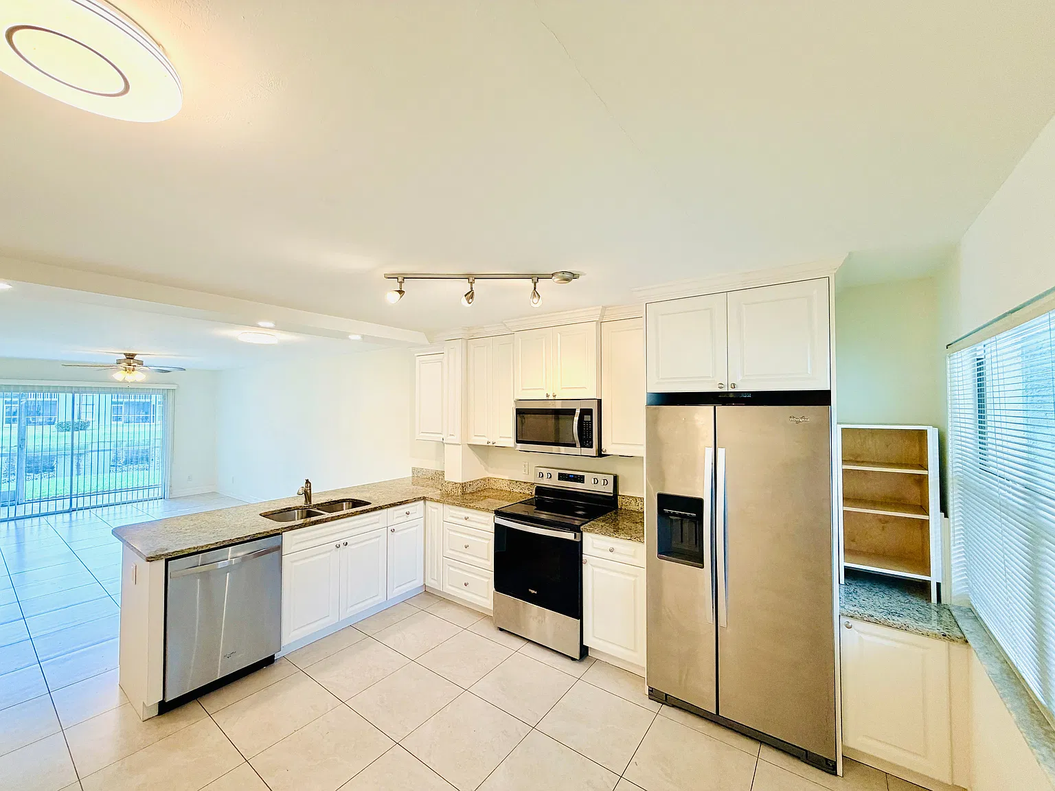 2BR/2BA First-Floor Condo w/ Lake View Piper's Pointe, North Naples — Photo 4