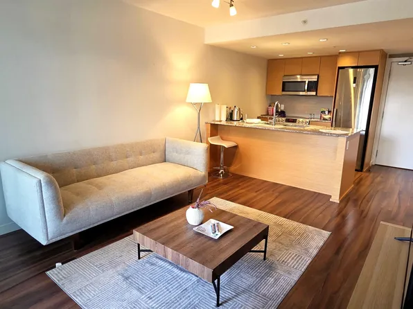 135 E 17th St #419, North Vancouver, BC V7M 1V5