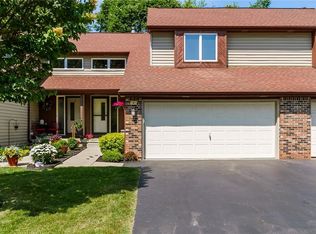 8 Westwood Rd, Lancaster, NY 14086