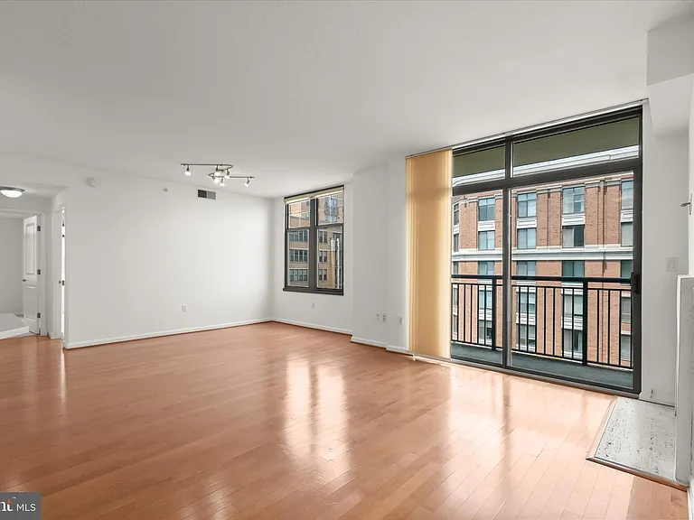 1021 Garfield St #905 — Photo 6