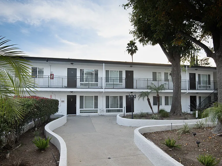 Sunset Ridge at La Crescenta — Photo 8