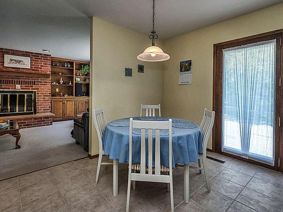 4th image of 2050 Carrington Dr