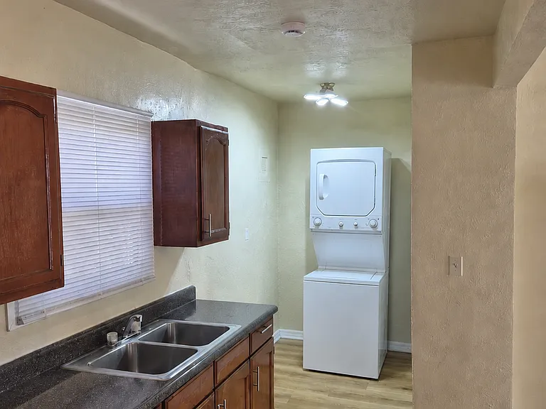 1502 W 62nd St — Photo 5