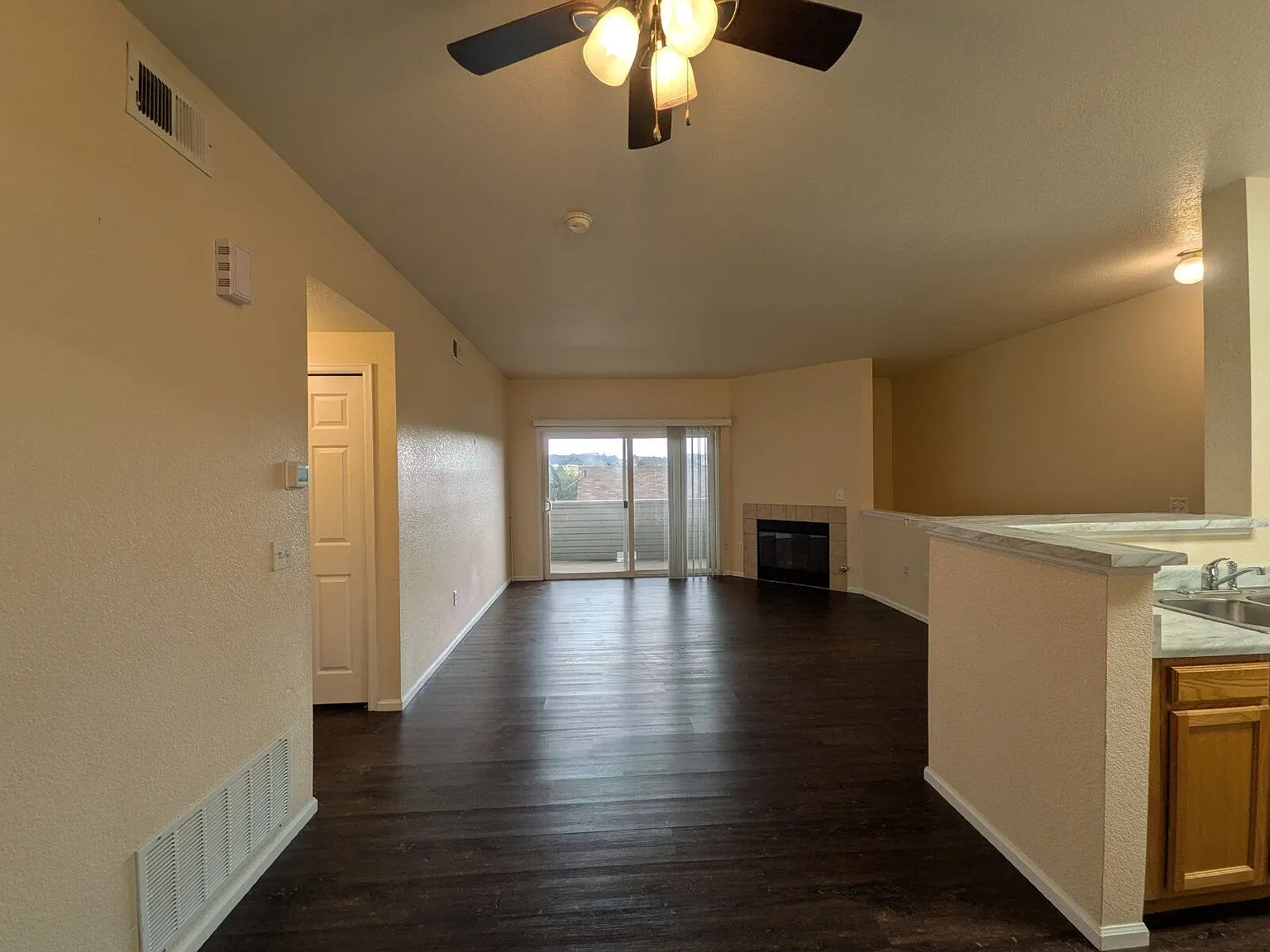 2 bed, 2.0 bath, 1160 sqft, $1,625 — Photo 4