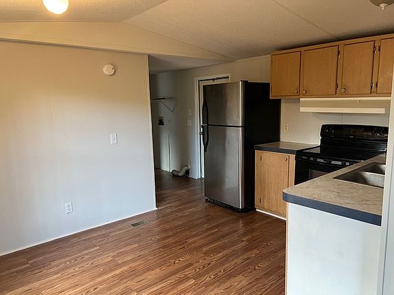 3rd image of 136 Sutton Ct