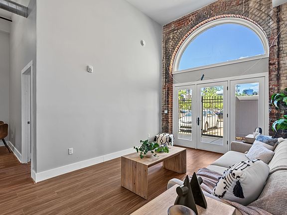 2nd image of 905 Bingham St APT 1