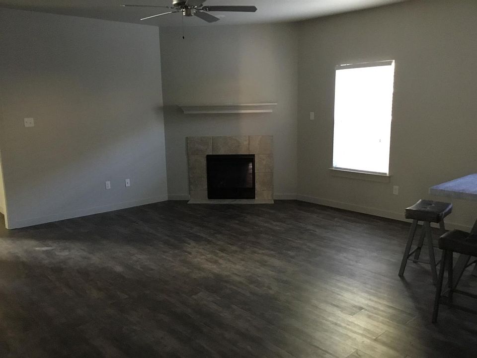 2nd image of 2126 9th St