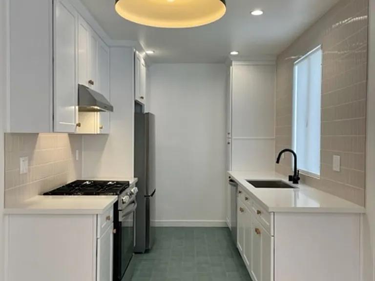 4900 Saint Elmo Dr — Photo 3