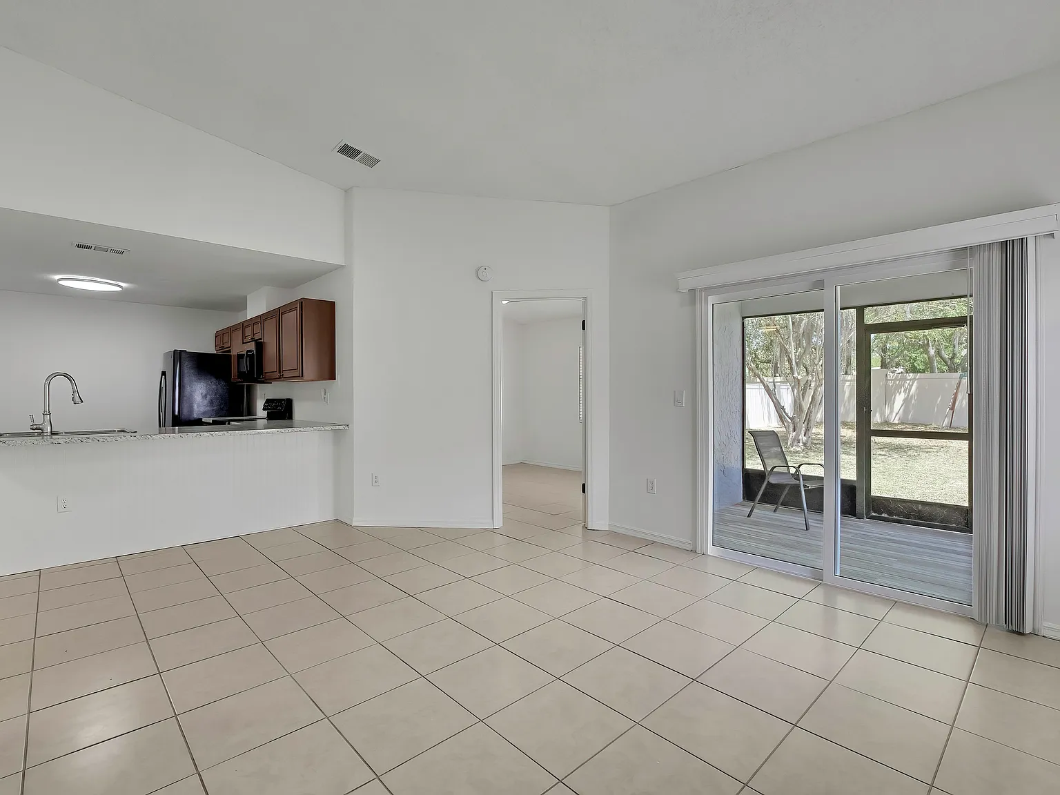 2 bed, 923 sqft, $1,700 — Photo 2