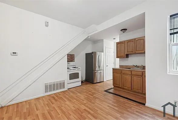 4035 Green St #1 — Photo 8