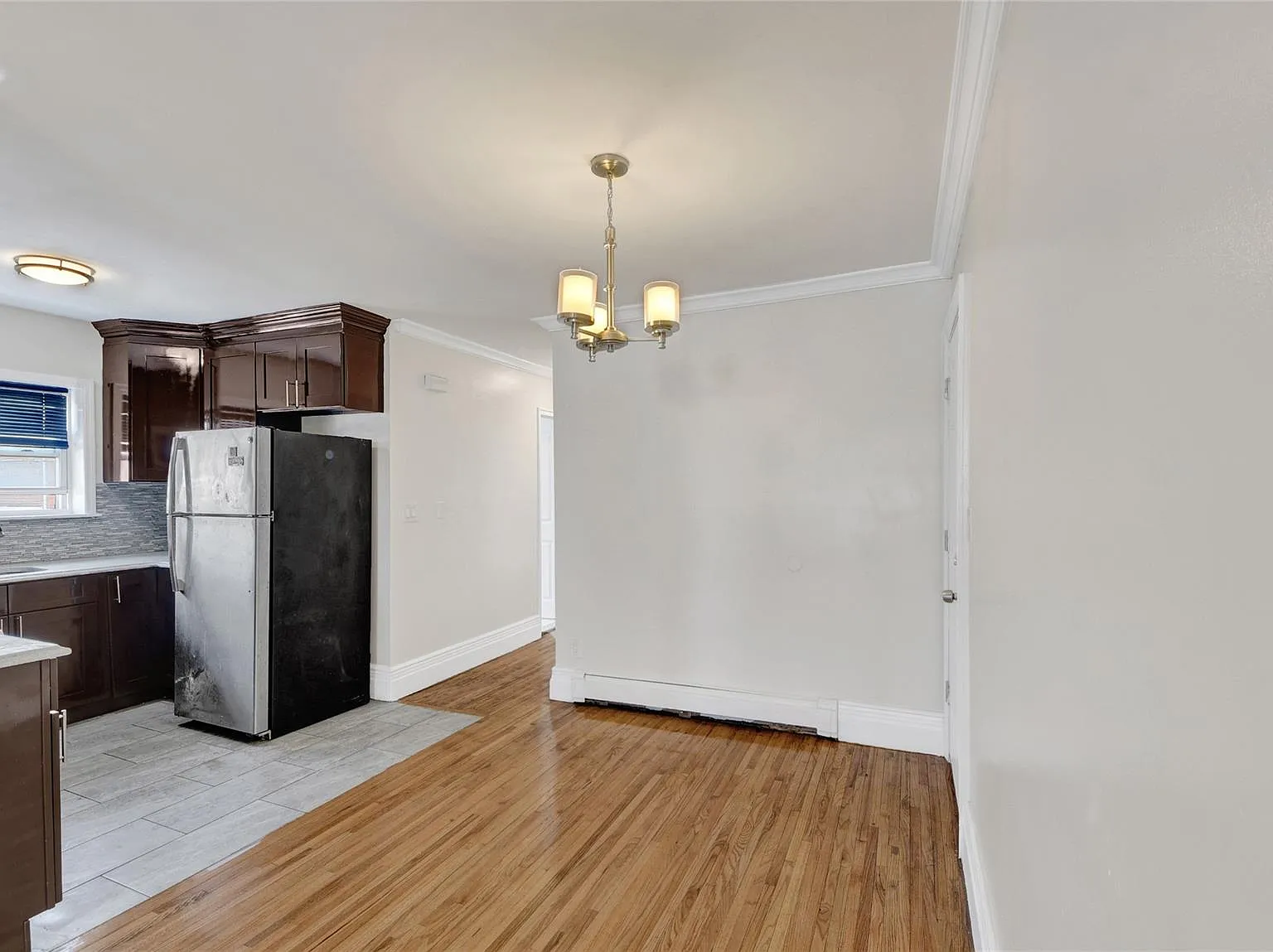 3 bed, 1.0 bath, 1000 sqft, $3,200 — Photo 3