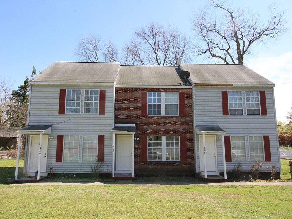 418 3rd St is middle unit