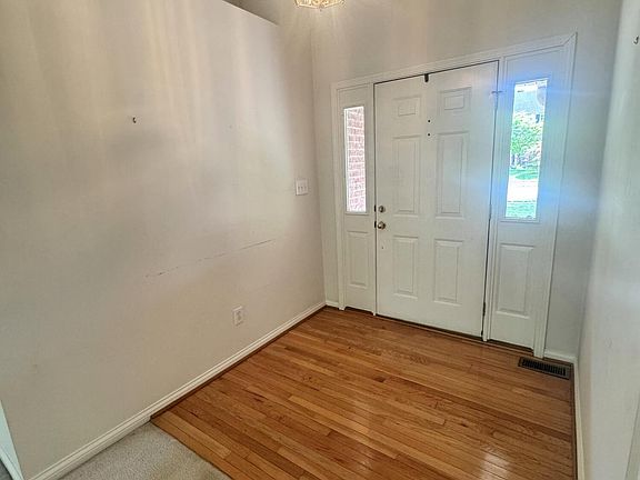 5th image of 1025 Albert Ln