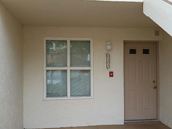 2nd image of 22201 Glenmoor Dr