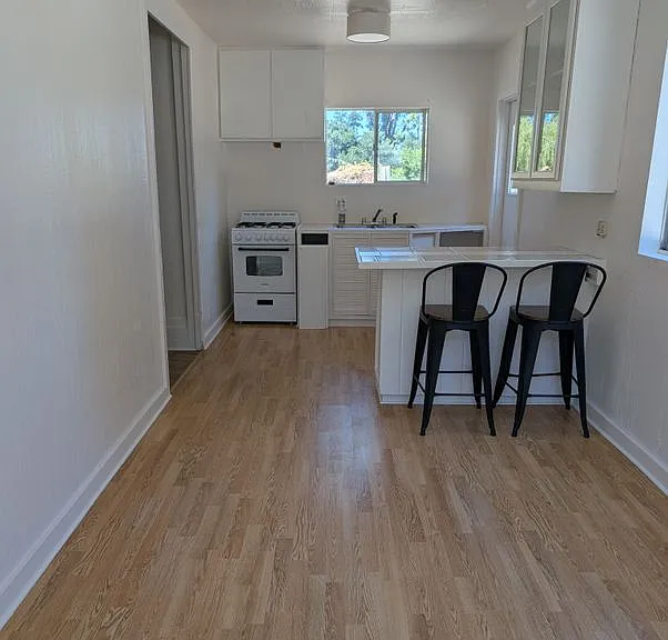 350 Primrose Ln — Photo 4