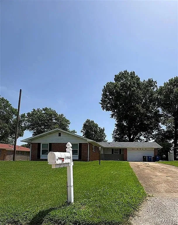 3 bed, 3.0 bath, $1,800 — Photo 1