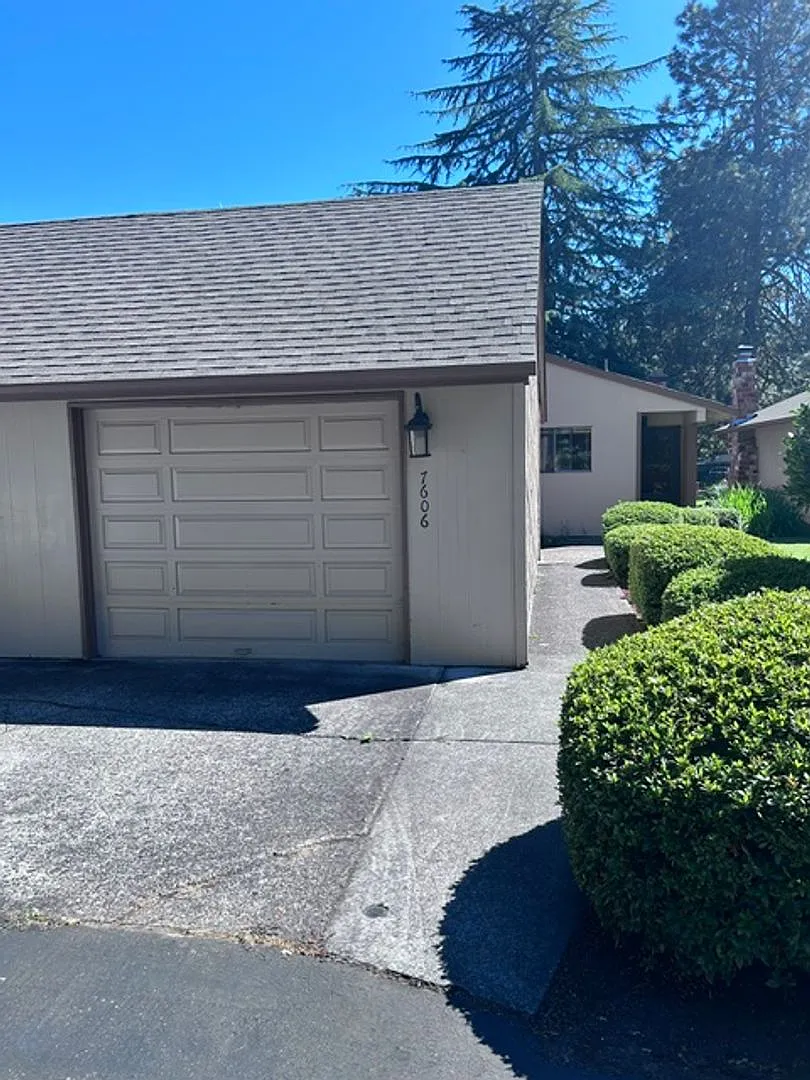 Groovy Townhouse-55+ in Hazel Dell — Photo 1