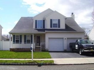 25 York Dr, Helmetta, NJ 08828