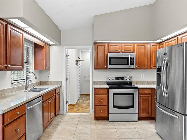 723 Pent St — Photo 8