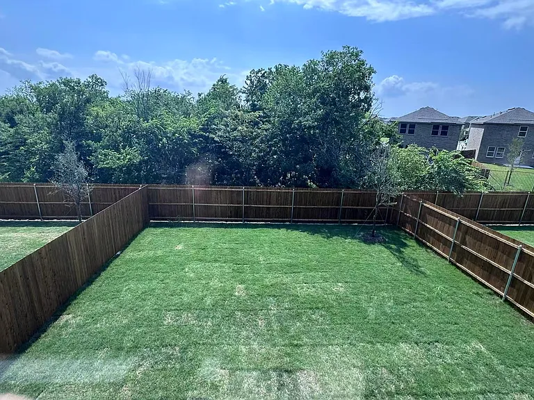 2105 Meadow Park Dr — Photo 3