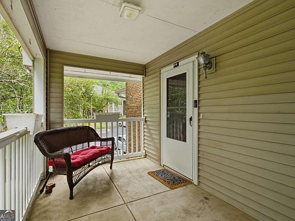 4th image of 619 Barrington Hills Dr