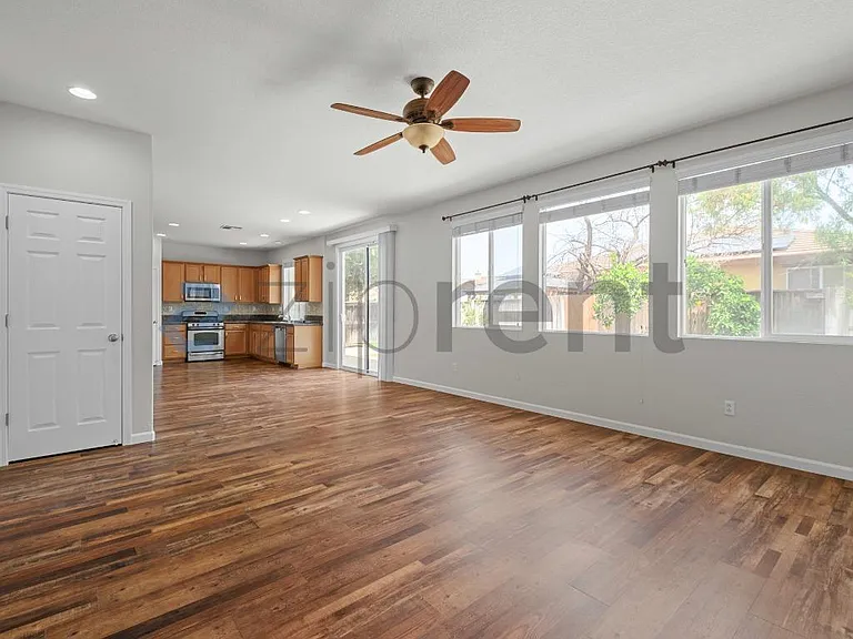 1000 Morning Glory Way — Photo 14
