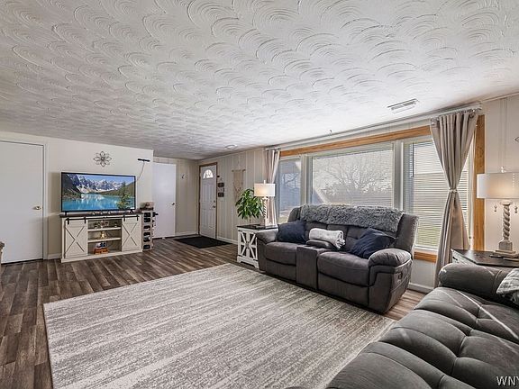 5th image of 111 Louis St