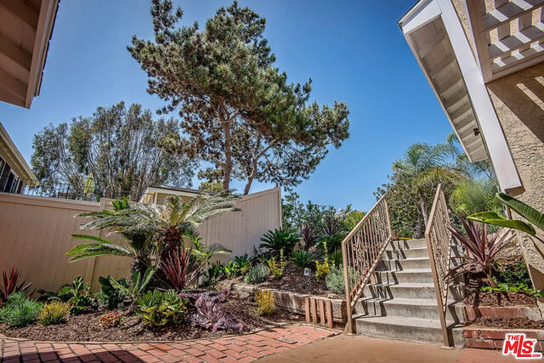 4 bed, 3.0 bath, 2850 sqft, $8,750 — Photo 4