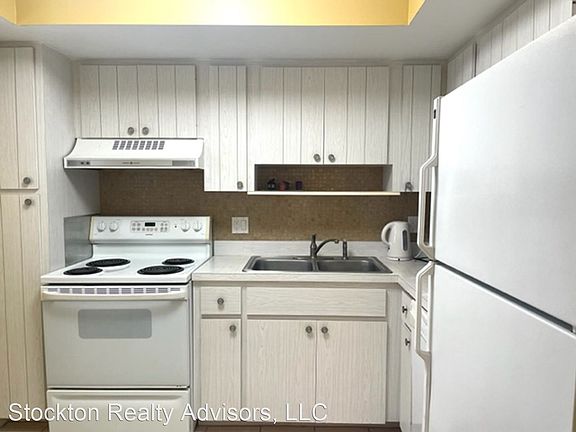 4th image of 1520 Glen Oaks Dr E