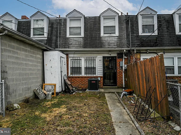 1610 Wentworth Ave — Photo 8