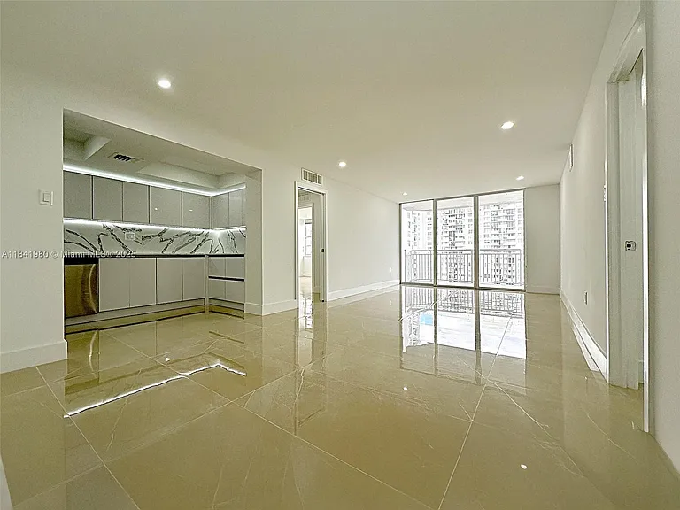 18071 Biscayne Blvd #1202 — Photo 11