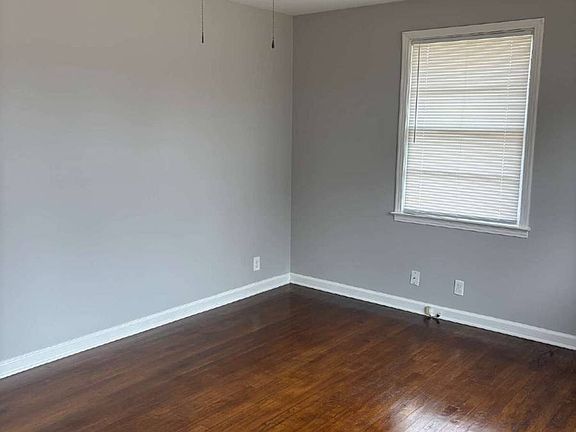 3rd image of 809 Country Club Dr