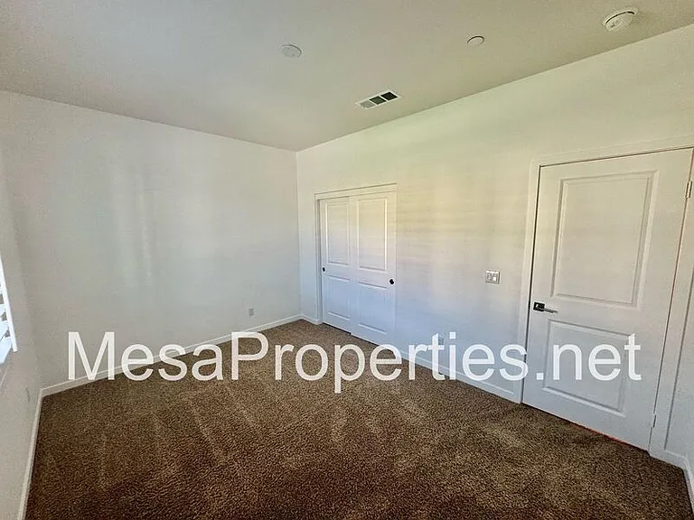 5229 Jarvis Ln — Photo 12
