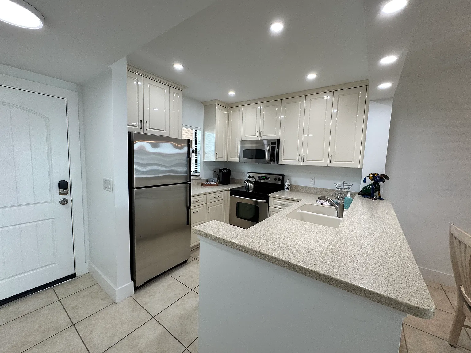 2 bed, 1100 sqft, $7,000 — Photo 4