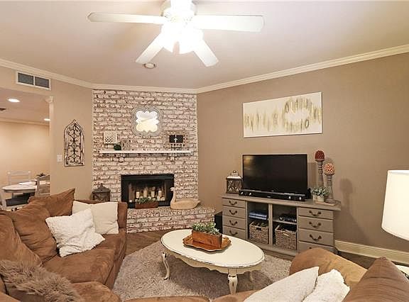 2nd image of 4104 Chateau Blvd APT J