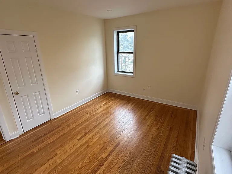 541 Bronx River Rd — Photo 10