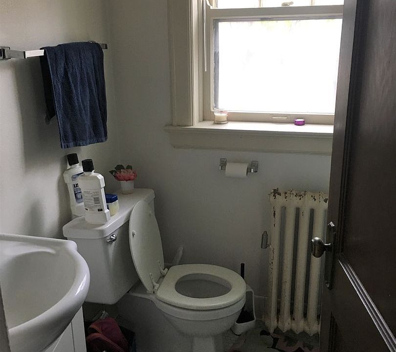 2nd image of 118 W Johnson St #1B-1Ba
