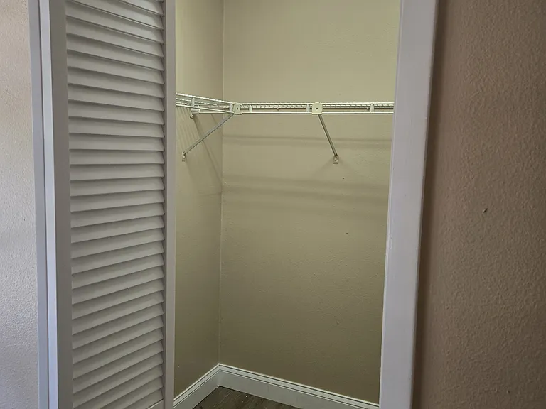 1910 W Sligh Ave #E103 — Photo 13