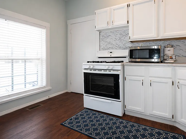 1459 Saint James Ct — Photo 16