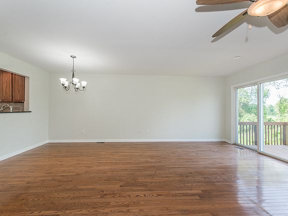 4th image of 37 Spruce Hill Ct #1217