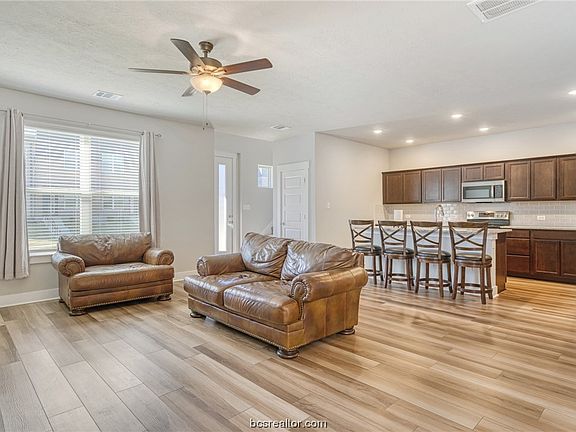 5th image of 3933 Yukon Ln