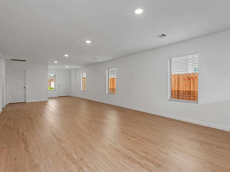 1525 San Sebastien Dr — Photo 3